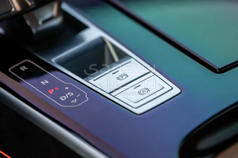 2021 اودي اي 8 ال 55تي اف اس أي