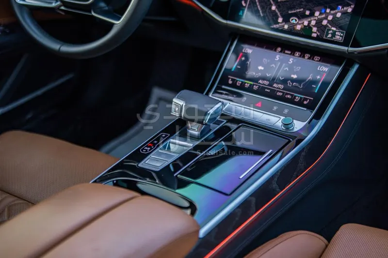 2021 اودي اي 8 ال 55تي اف اس أي