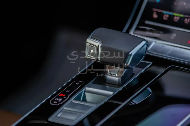 2021 اودي اي 8 ال 55تي اف اس أي
