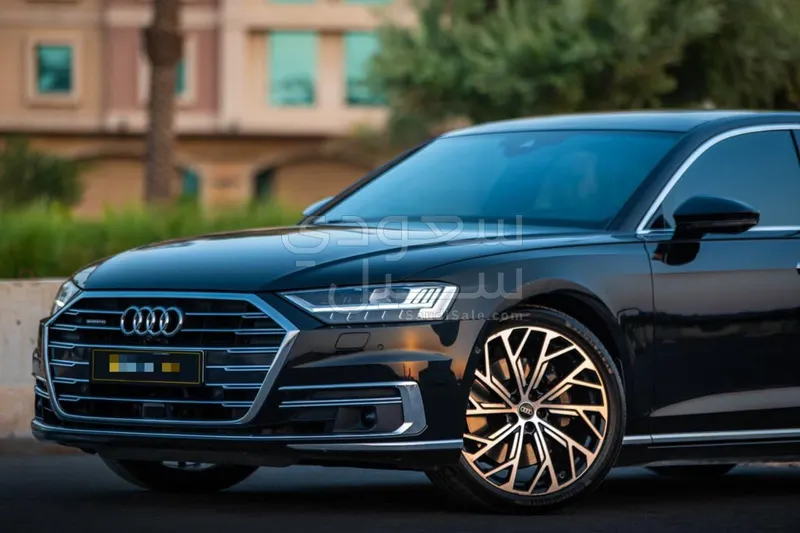 2021 اودي اي 8 ال 55تي اف اس أي