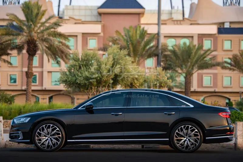 2021 اودي اي 8 ال 55تي اف اس أي