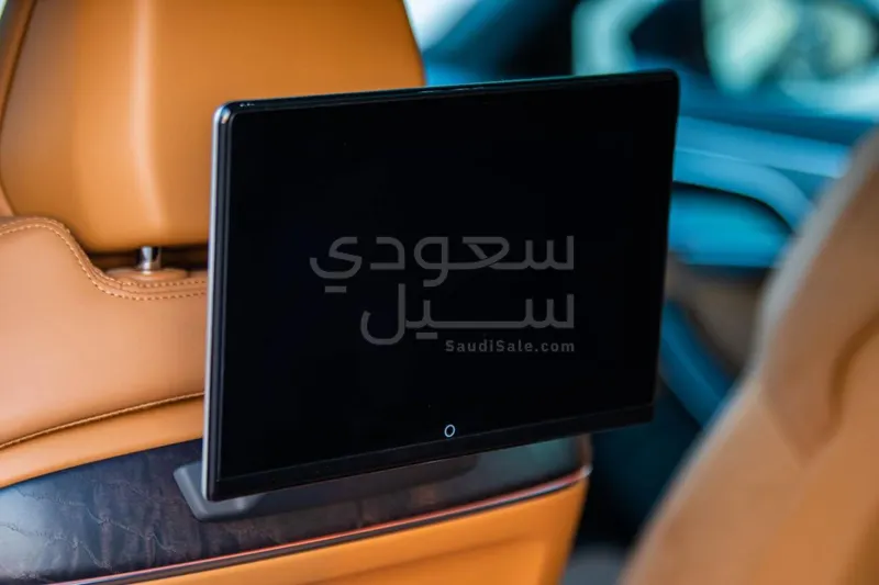 2021 اودي اي 8 ال 55تي اف اس أي