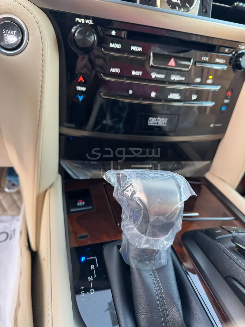 2021 لكزس إل إكس 570 بلاك اديشن