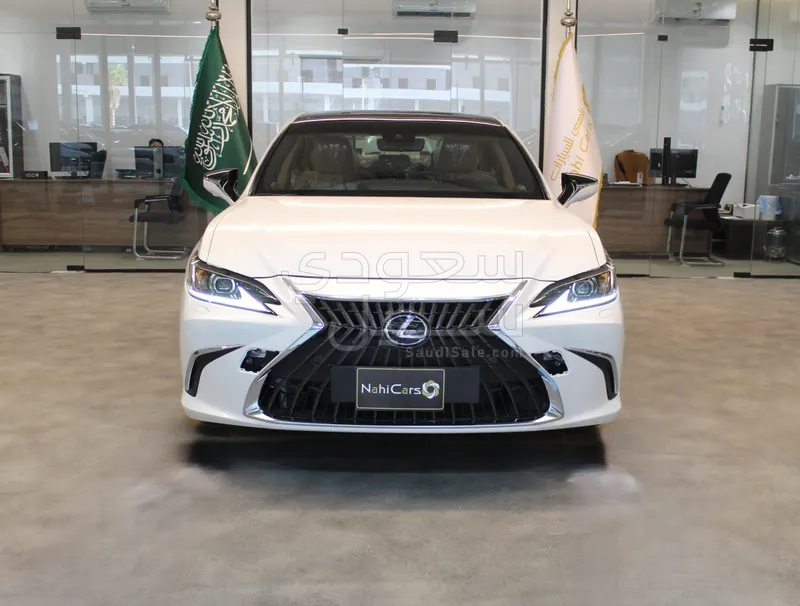2025 لكزس إي إس 350