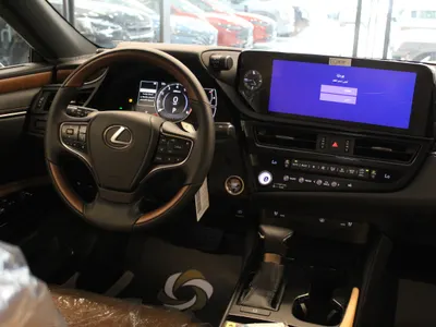 2025 لكزس إي إس 350