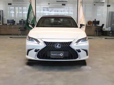 2025 لكزس إي إس 350