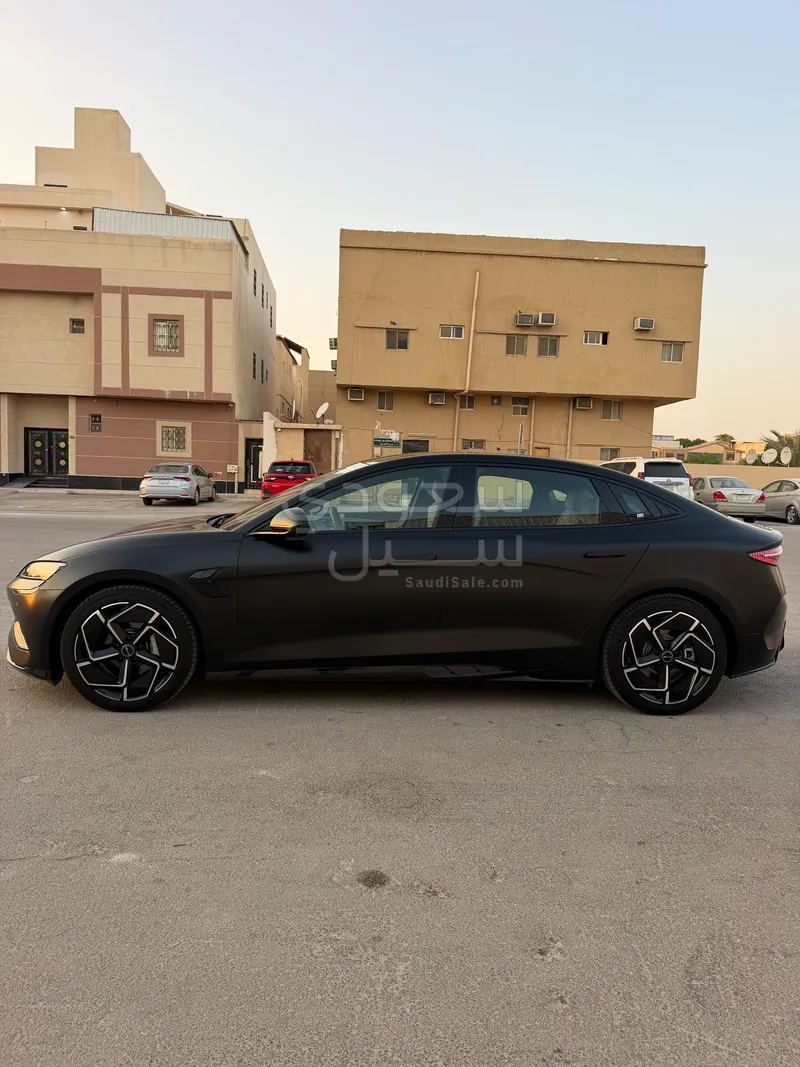 2025 بي واي دي سيل