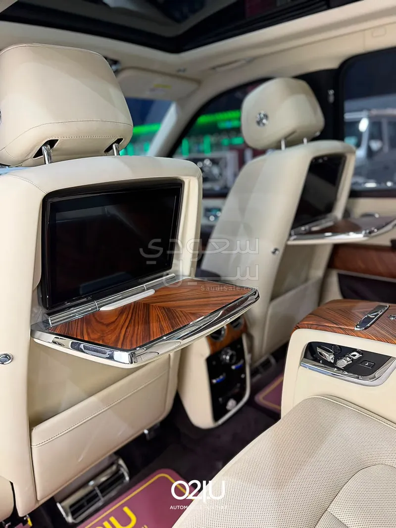 2020 رولز رويس كولينان سلفر بادج