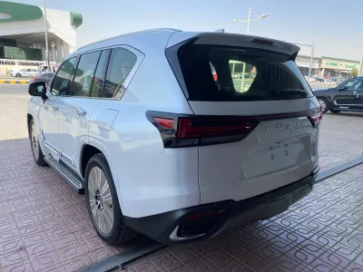 2026 لكزس إل إكس 600 BB