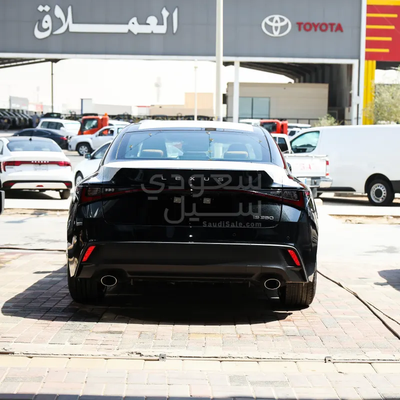 2026 لكزس آي إس 350