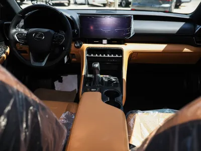 2026 لكزس آي إس 350