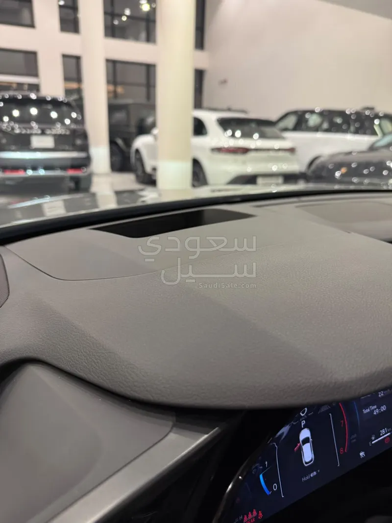 2025 لكزس أر إكس 350