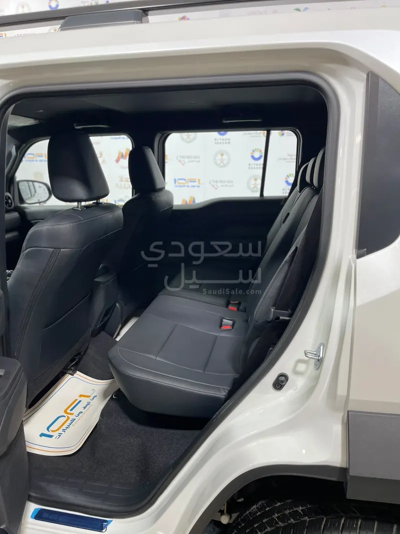 2027 تويوتا اف جي كروزر 1