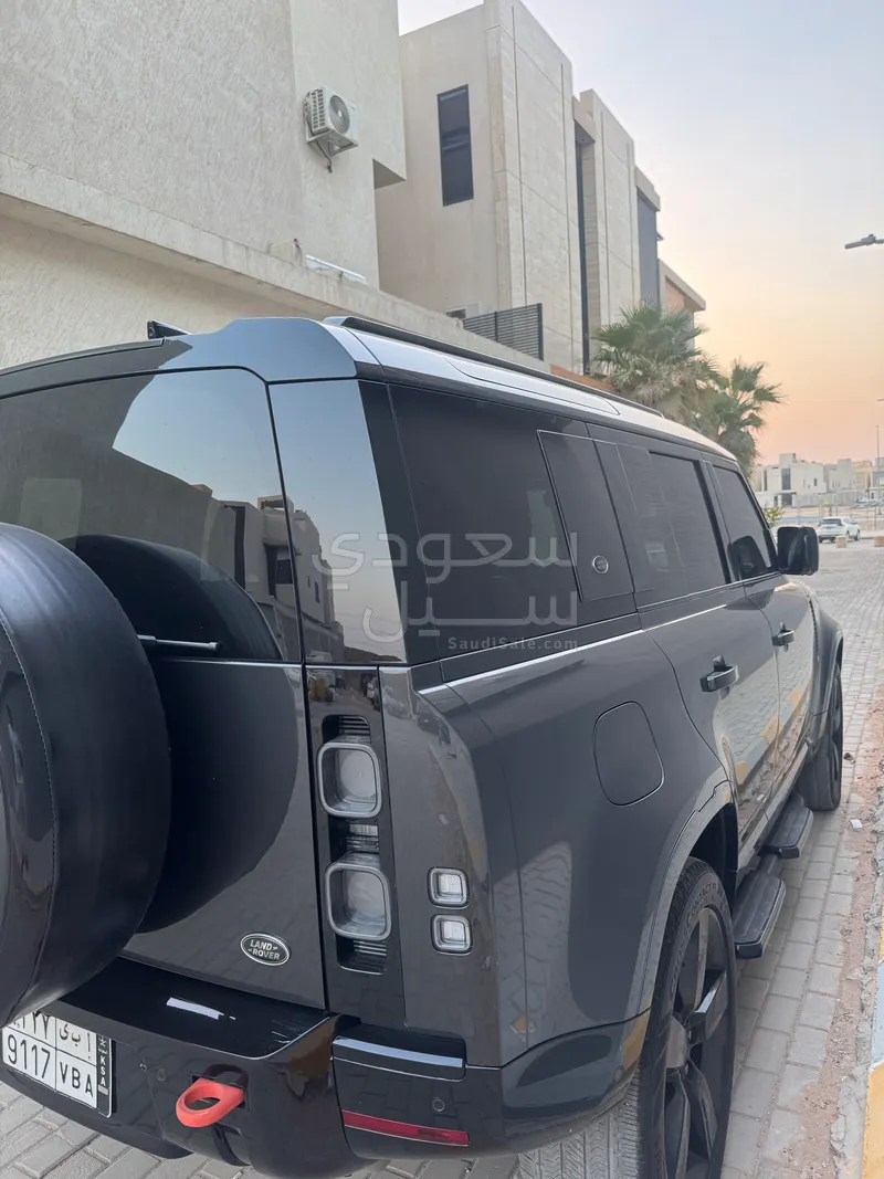 2023 لاند روفر ديفيندر اكس 110