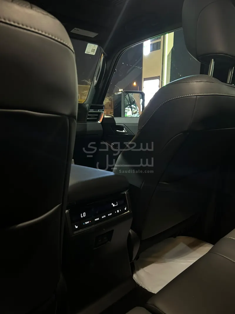 2024 لكزس جي إكس 550