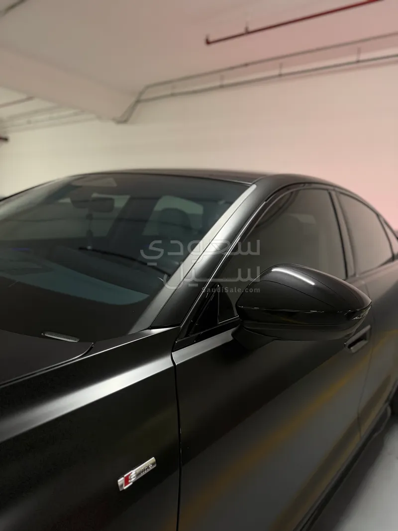 2025 اودي اي 5 45 تي اف اس اي اس لاين
