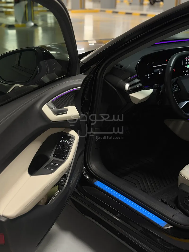 2025 اودي اي 5 45 تي اف اس اي اس لاين