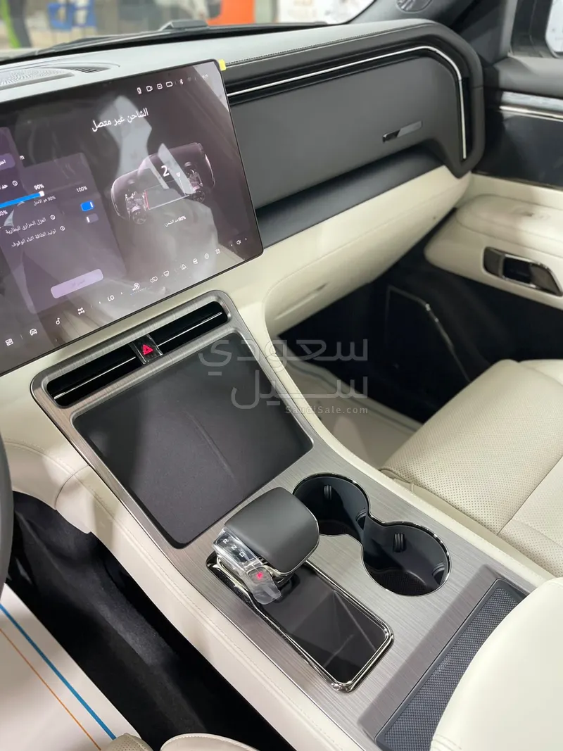 2027 روكس 01