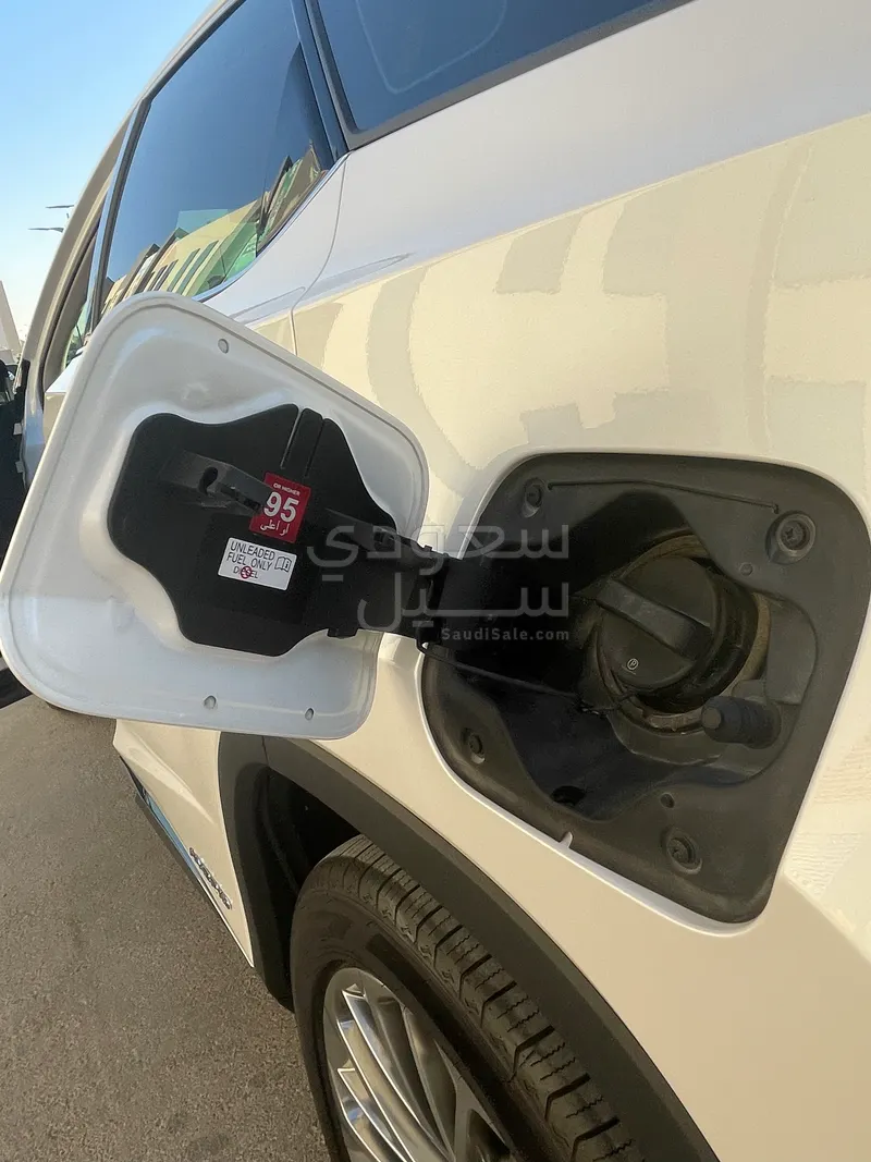 2022 لكزس أر إكس 450 هايبرد