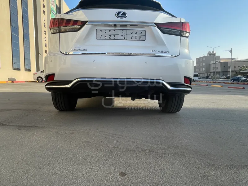 2022 لكزس أر إكس 450 هايبرد