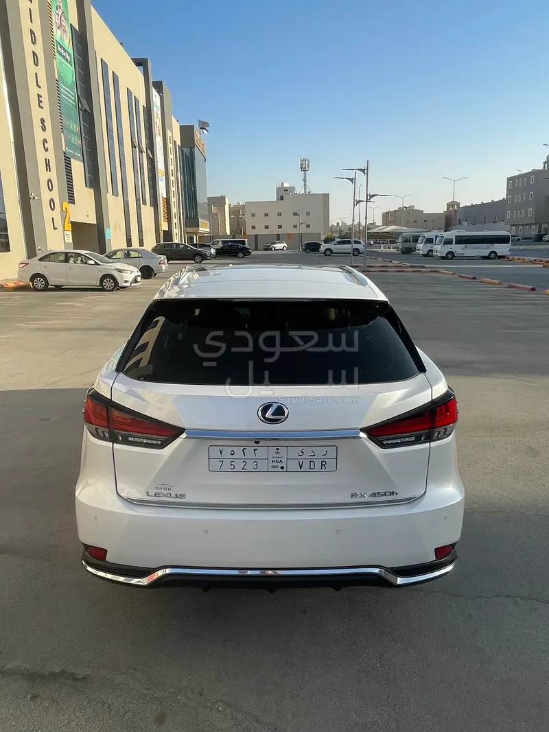 2022 لكزس أر إكس 450 هايبرد