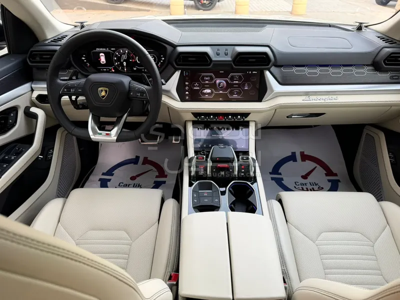 2025 لمبرجيني اوروس اس اي