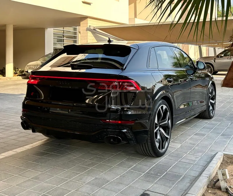 2022 اودي ار اس كيو 8