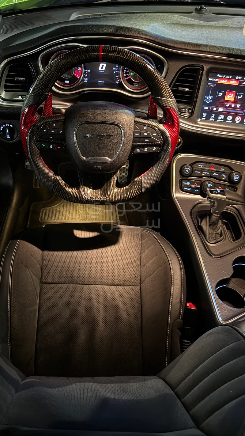 2015 دودج تشالنجر اس ار تي 8