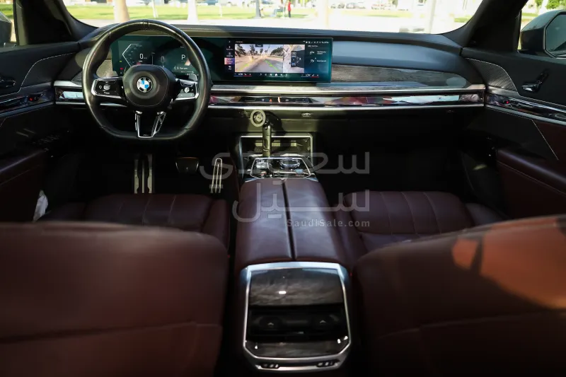 2023 بي ام دبليو الفئة السابعة 735أي