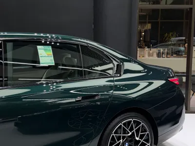 2027 بي ام دبليو الفئة السابعة 735أي