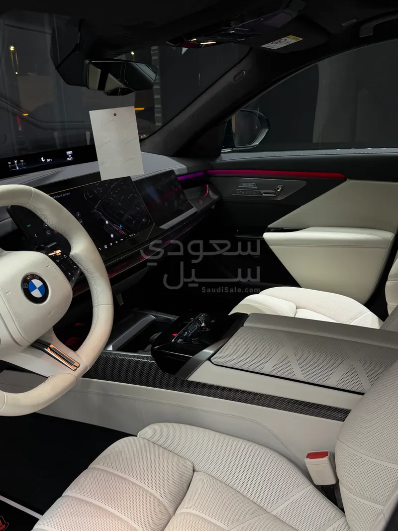 2027 بي ام دبليو الفئة السابعة 735أي