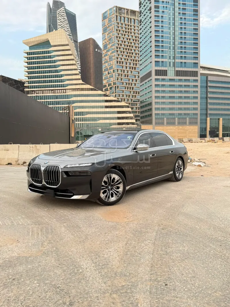 2024 بي ام دبليو الفئة السابعة 735 إل أي
