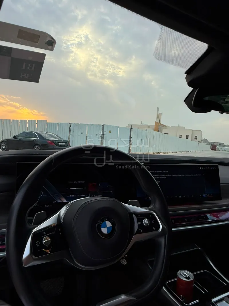 2024 بي ام دبليو الفئة السابعة 735 إل أي
