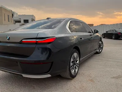 2024 بي ام دبليو الفئة السابعة 735 إل أي