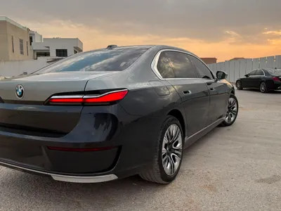 2024 بي ام دبليو الفئة السابعة 735 إل أي