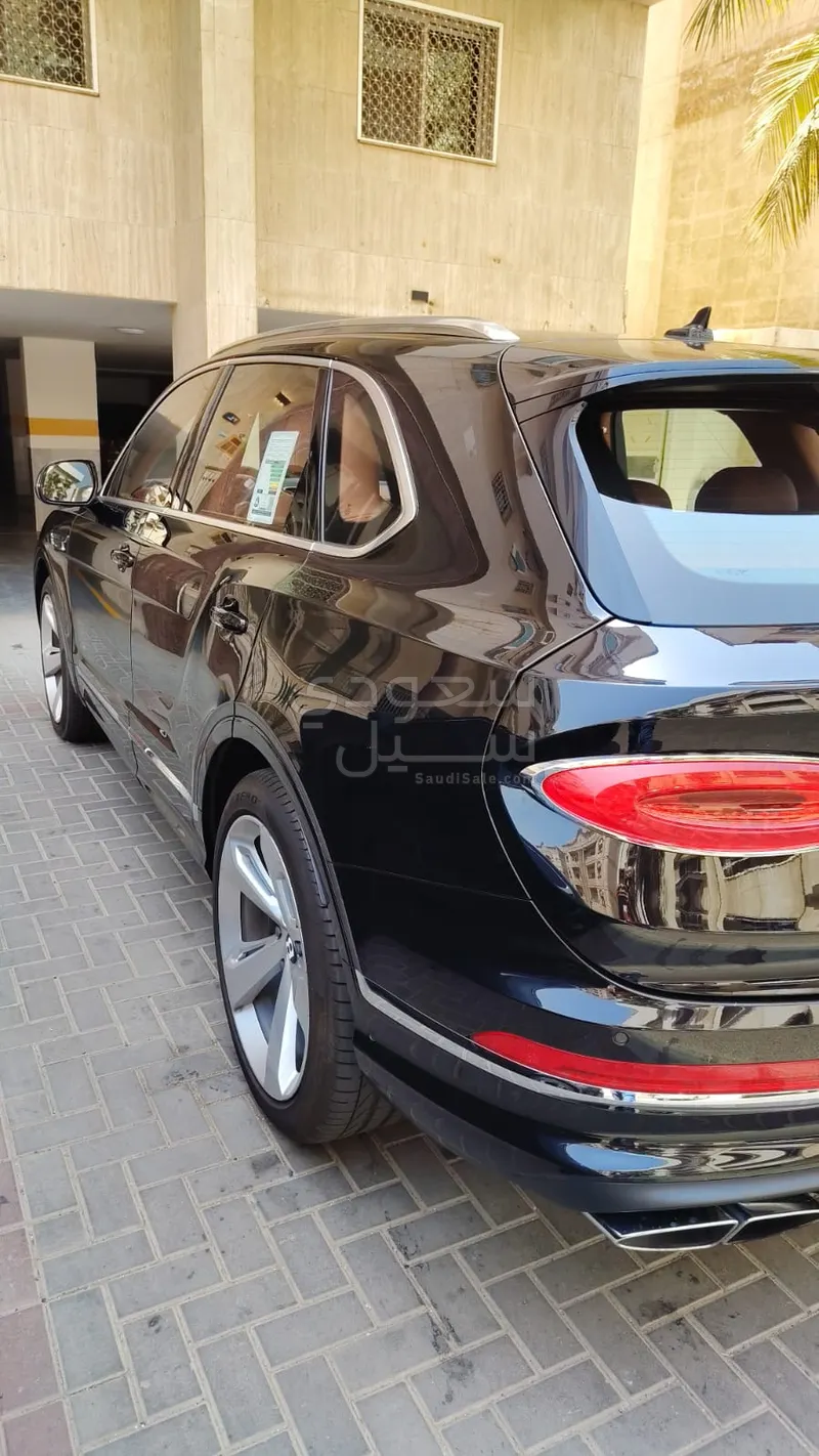 2023 بنتلي بنتايجا اس يو في
