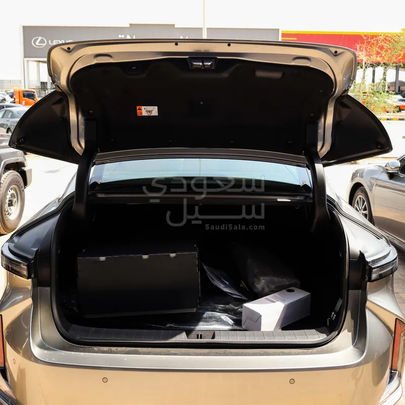 2026 لكزس إي إس 350