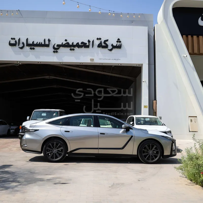 2026 لكزس إي إس 350