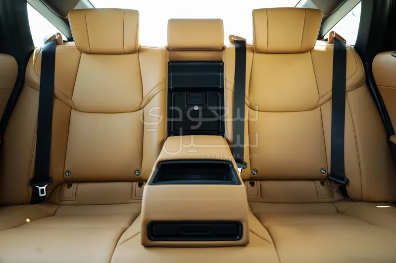 2026 لكزس إي إس 350