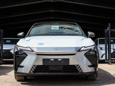 2026 لكزس إي إس 350