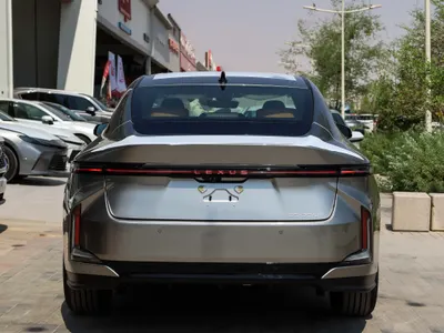 2026 لكزس إي إس 350