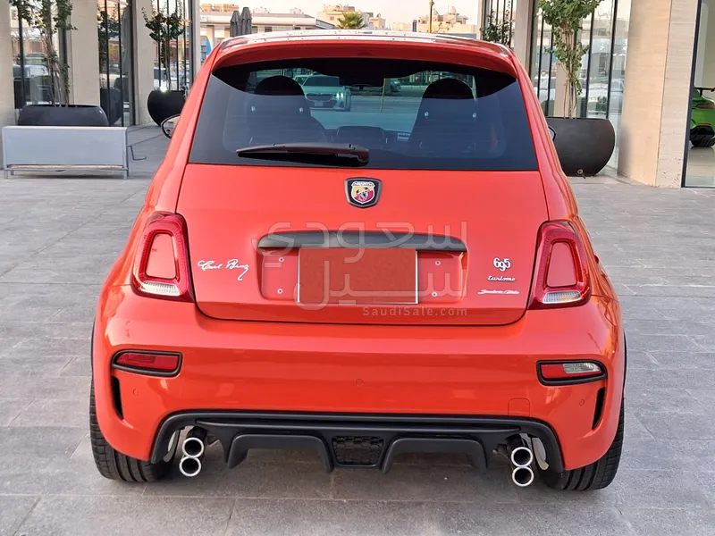2024 فيات ابارث 695 توريزمو