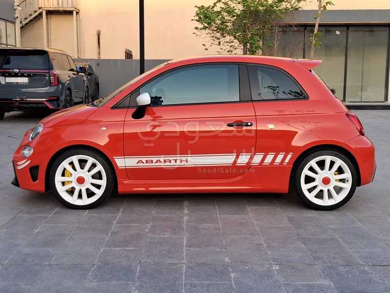 2024 فيات ابارث 695 توريزمو