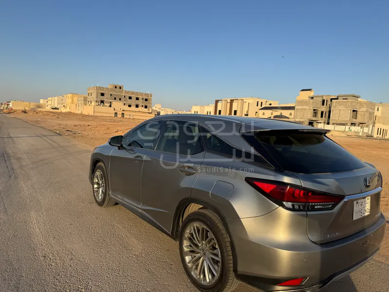 2021 لكزس أر إكس 350