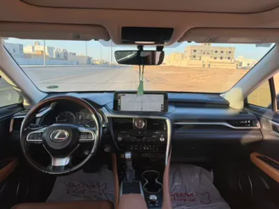 2021 لكزس أر إكس 350