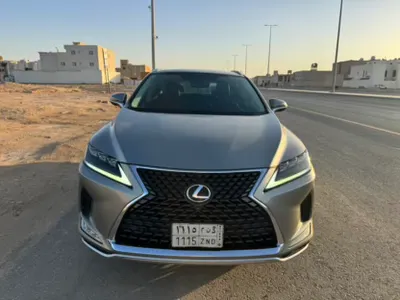 2021 لكزس أر إكس 350