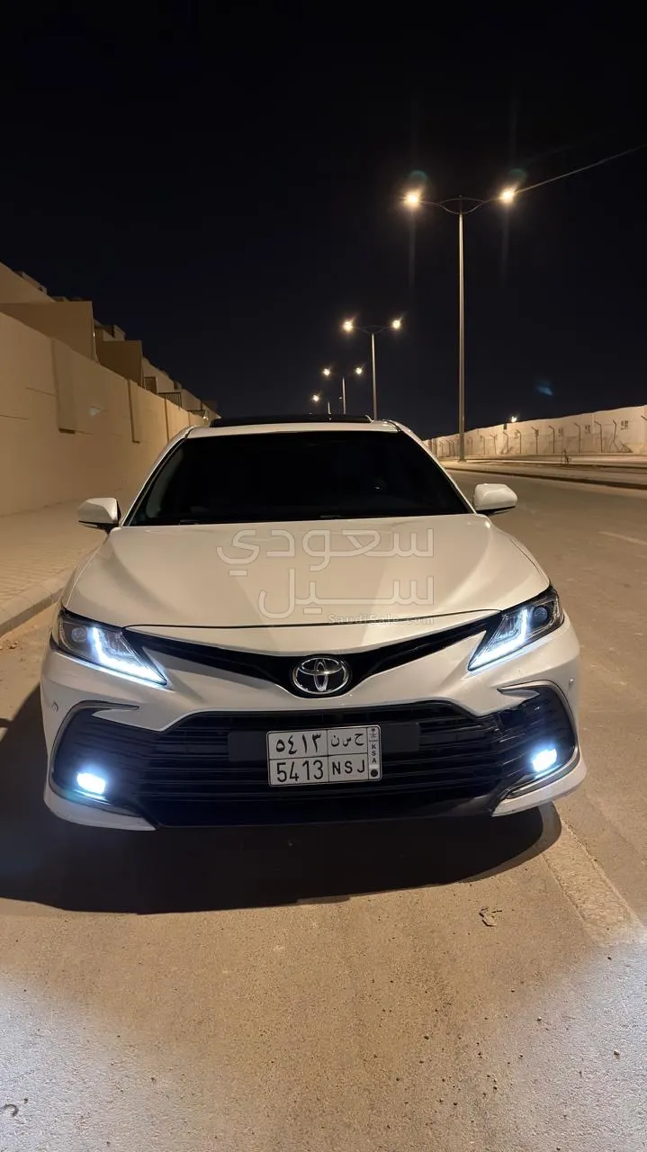 2021 تويوتا كامري جي ال اي
