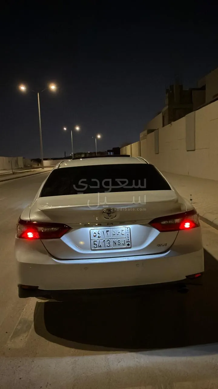 2021 تويوتا كامري جي ال اي