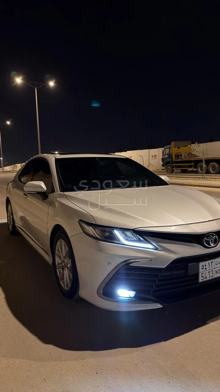 2021 تويوتا كامري جي ال اي