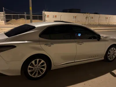 2021 تويوتا كامري جي ال اي